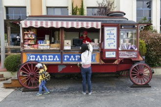 Nostalgic trolley, stall selling popcorn, marshmallows and other sweets, passers-by, Tibidabo theme