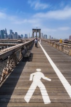 Brooklyn bridge, footpath, crossing, traffic, Manhattan, New York City, USA, North America