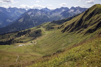 View from the Fellhorn grand hiking trail to the Schlappold Alpe and the Allgäu Alps, Oberstdorf,