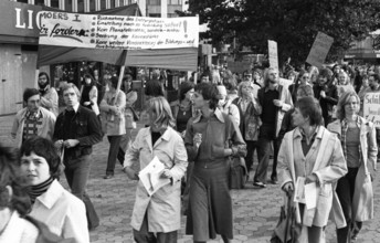 Concerned about their jobs, more than a thousand teachers from North Rhine-Westphalia demonstrated