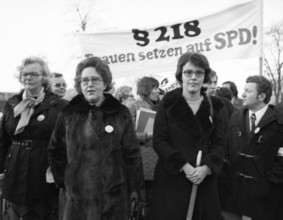 The woman's protests of the SPD, DGB and DKP against the abortion paragraph 218 on 26.2.1975 in