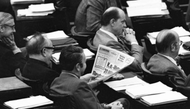 The German Bundestag with the debate on the Radical Decree on 15.11.1974 in Bonn.Hinterbaenkler,