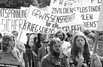 Conscientious objectors demonstrated against the reform of the SPD Defence Minister Georg Leber in