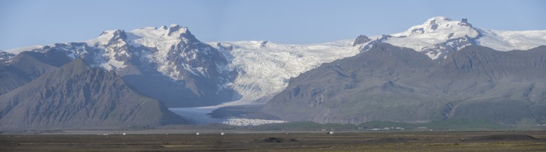 View of Svínafellskökull glacier tongue, glaciated mountain peak Hrútfjallstindar and Mount