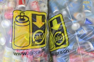 Plastic bag with aluminium cans