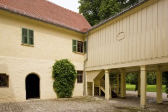 Tiefurt is the former place of the muses of Weimar court society. From 1781, the rural estate was