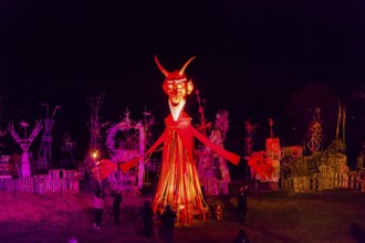 Grande Finale of the Travelling Theatre Festival on the Elbe Meadows