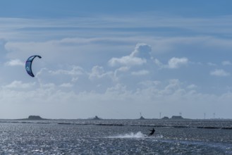 Kitesurfing on the North Sea, Lüttmoorsiel, Reußenköge, on the horizon Hallig Nordstrandischmoor,