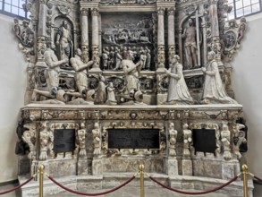 Epitaph, alabaster tomb, praying group of figures, Morizkirche, Evangelical Lutheran Town Church of