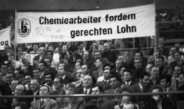 Rally of the Chemical, Paper and Ceramics Workers' Union in the collective bargaining dispute on 16