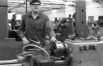 In the training workshop of Hoesch AG in Dortmund, here on 6.8.1974, apprentices are trained in