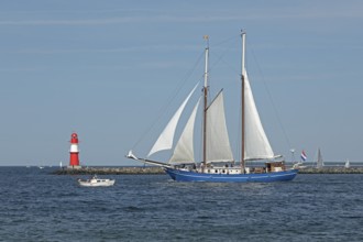 Sailing ship, pier light, Unterwarnow, Hanse Sail, Warnemünde, Rostock, Mecklenburg-Western