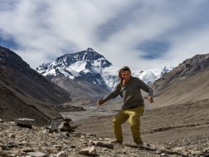 Man in front of Mt Everest summit, Tibet, China, Asia