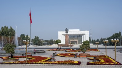 State History Museum, Manas Statue, Ala-Too Square, Bishkek, Kyrgyzstan, Asia