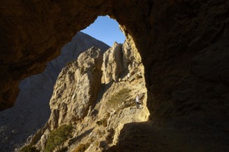 Hiker on hiking trail small, rock gate, Gingilos, hiking on the Gingilos, morning light, Samaria