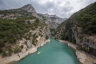 Boats on the Verdon River, entrance to the Verdon Gorge, Gorges du Verdon, Lac de Sainte-Croix,