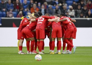 Teambuilding, circle of the team in front of the start of the match RasenBallsport Leipzig, PreZero