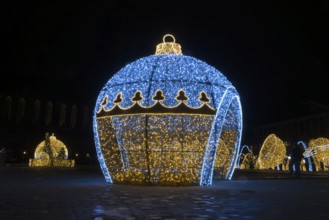 Walk-in illuminated sphere, cathedral square, world of lights, Magdeburg, most extensive Christmas