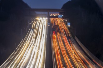 Motorway A3 between Düsseldorf and Leverkusen, near Erkrath, freeing of the hard shoulder during