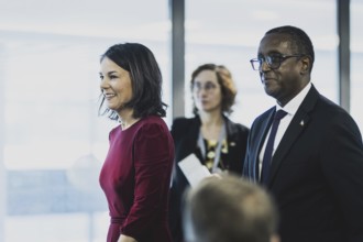 (L-R) Annalena Baerbock (Buendnis 90 Die Gruenen), Bundesaussenministerin, und Vincent Biruta,