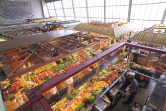 Kleinmarkthalle, sale, market of food, fruit, vegetables, market stalls, Old Town, Main, Frankfurt,