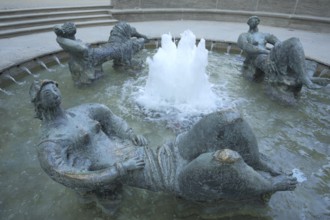 Sculpture and fountain Marshallbrunnen by Toni Stadler 1968 with three figures, lying, modern, art,