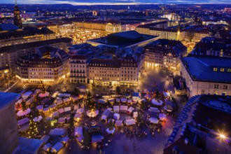 Christmas market on Dresden's Neumarkt in front of the Church of Our Lady