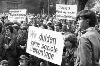 IG Metall warning strike at Hoesch AG Westfalenhuette to preserve co-determination on 29.07.1980 in