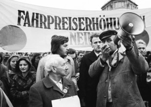 Demonstrations from 1-5 April 1975 in the centre of Hanover, which became traditional under the