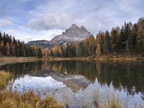 Three Peaks at Lago d'Antorno, autumn larches, reflection, Three Peaks nature park Park, Dolomites,