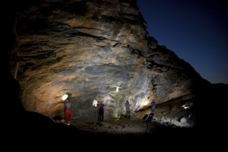 Archaeologists of the Goethe-University Frankfurt at the scientific recording of rock paintings in