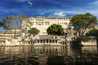 City Palace complex on Lake Pichola, Udaipur, Rajasthan, India, Asia