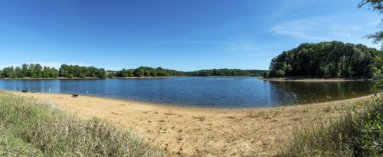 Land of Troncais. Pond of Pirot whose extent is 78 hectares. Allier department. Auvergne Rhone