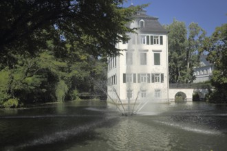 Adolph von Holzhausen Park Holzhausenschlösschen with water fountain, Holzhausen Schlösschen,