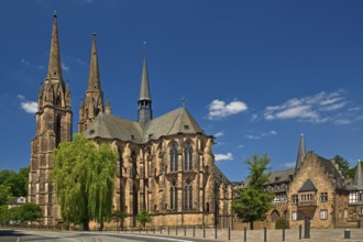 The Elisabeth Church and the German House in the immediate vicinity, Marburg an der Lahn, Hesse,