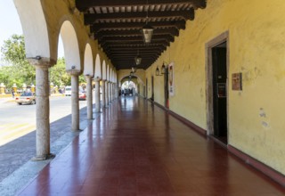 Colonnaded walkway on main square, Spanish colonial architecture, Valladolid, Yucatan, Mexico,