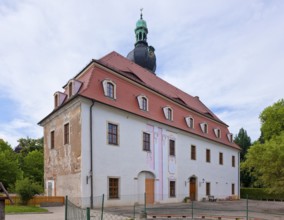 Old and new Hof Castle in Naundorf