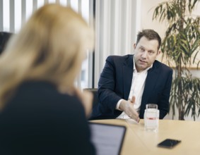 Lars Klingbeil, Bundesvorsitzender der SPD, aufgenommen im Rahmen eines Interview mit dem RND in