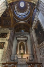 Side altar with dome in the Basilica della Santissima Annunziata del Vastato, Piazza della