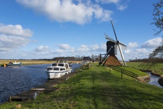 Ships in the Janssloot, Janssleat, grit mill for drainage, Goengahuizen, Goëngahuizen,