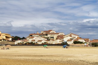 Holiday homes and umbrellas on the beach, Capbreton, Nouvelle-Aquitaine, France, Europe