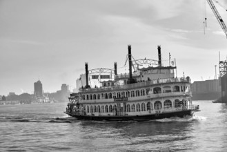 Excursion boat on the river Elbe, Hamburg, Land Hamburg, Germany, Europe