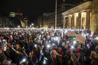 Tens of thousands of people demonstrated against right-wing populism and in favour of democracy at