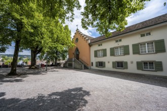 Park, Lindenhof with historic buildings, Old Town, Zurich, Switzerland, Europe