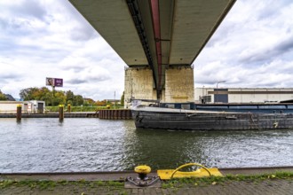 The Berlin Bridge, motorway A59, over the Duisburg port area, 1.8 km long, has a remaining useful