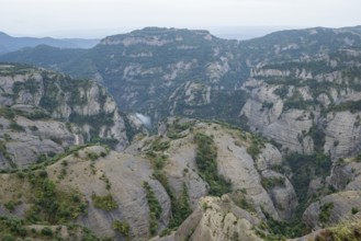 Mountain range of the Spanish Pyrenees on a cloudy day, Solsona, Lleida, Catalonia, Spain, Europe