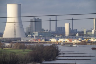 The STEAG cogeneration plant Duisburg-Walsum, cooling tower, next to Logport VI, logistics area for