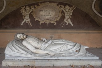 Jesus on the deathbed, sculpture in an outside chapel on the east choir of the late Gothic St