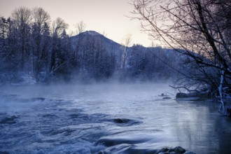 Sunrise on the Isar, Isar floodplains in winter, near Arzbach, Lenggries, Upper Bavaria, Bavaria,