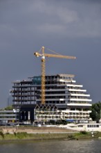 The Lufthansa high-rise (headquarters of the German airline until 2007) on the banks of the Rhine